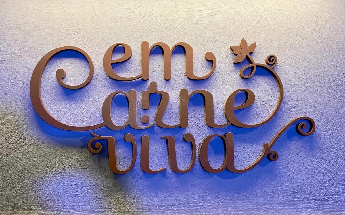 Em Carne viva - Portugal - Porto - Table d'exception végétarienne - Enseigne