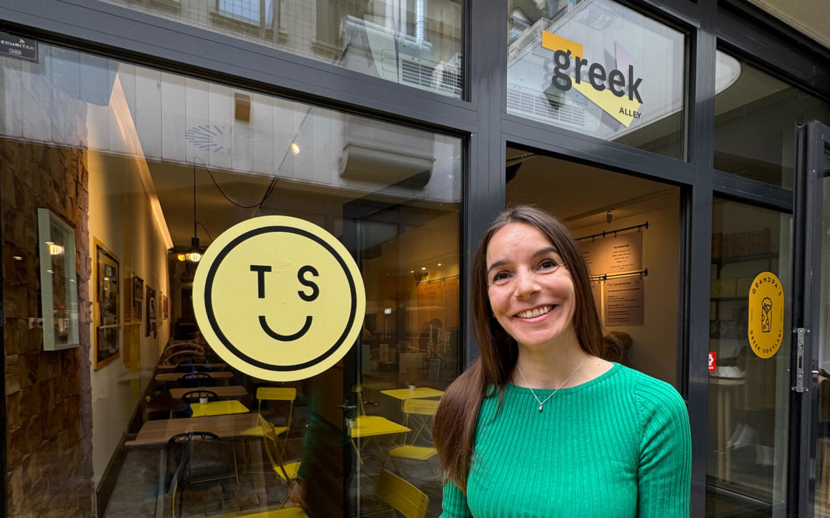 Greek Alley - Luxembourg - Table découverte végétarienne - vitrine