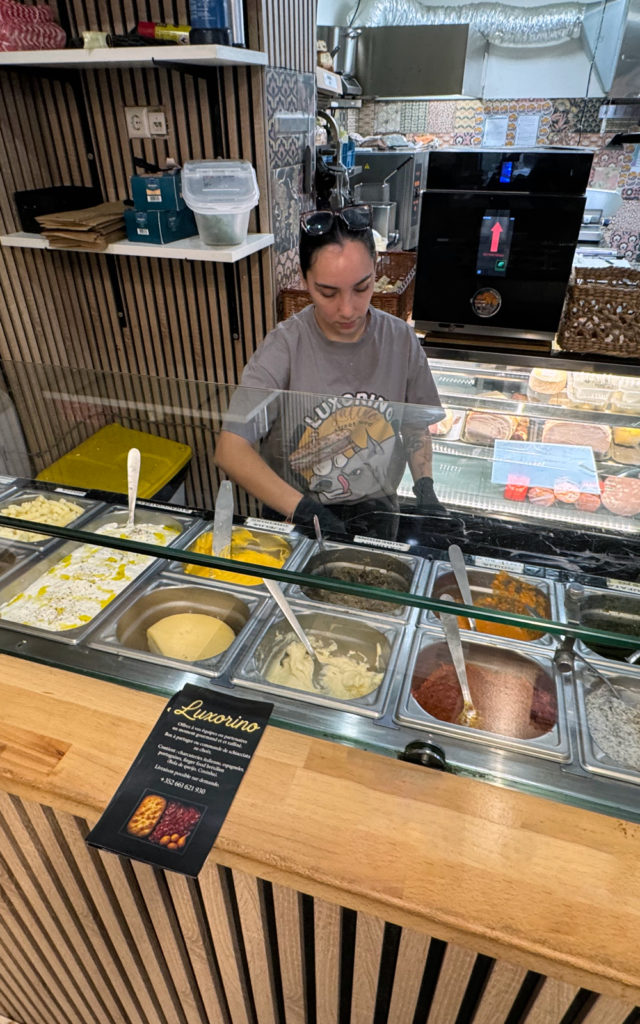 Luxorino - Luxembourg - Table découverte végétarienne - service