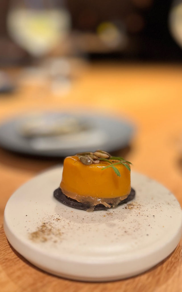 Calisson de butternut fumée avec rouleau de courge, plat végétal réalisé par Alexis Baudin